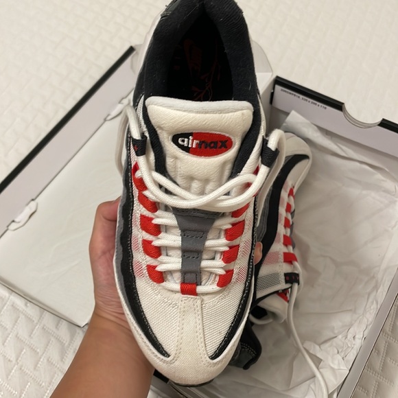 Nike Air Max 95 Summit White/Chile Red, size 7.5 women (size 6 men) - Picture 5 of 6